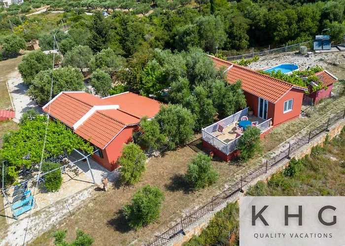 וילה Cosseri Rossa-dorothea And Cosseri Rossa-penelope, With Own Shared Pool ליקסורי