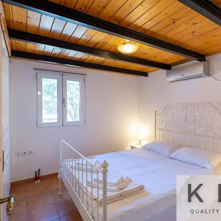 Villa Cosseri Rossa-dorothea And Cosseri Rossa-penelope, With Own Shared Pool *