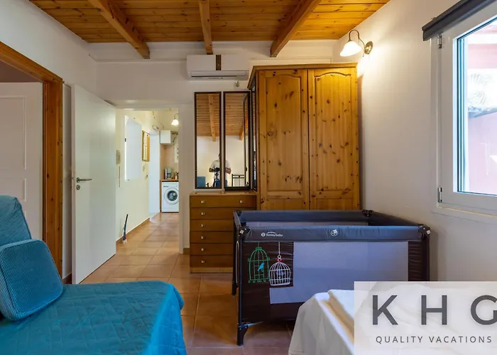 Cosseri Rossa-dorothea And Cosseri Rossa-penelope, With Own Shared Pool Vila Lixouri